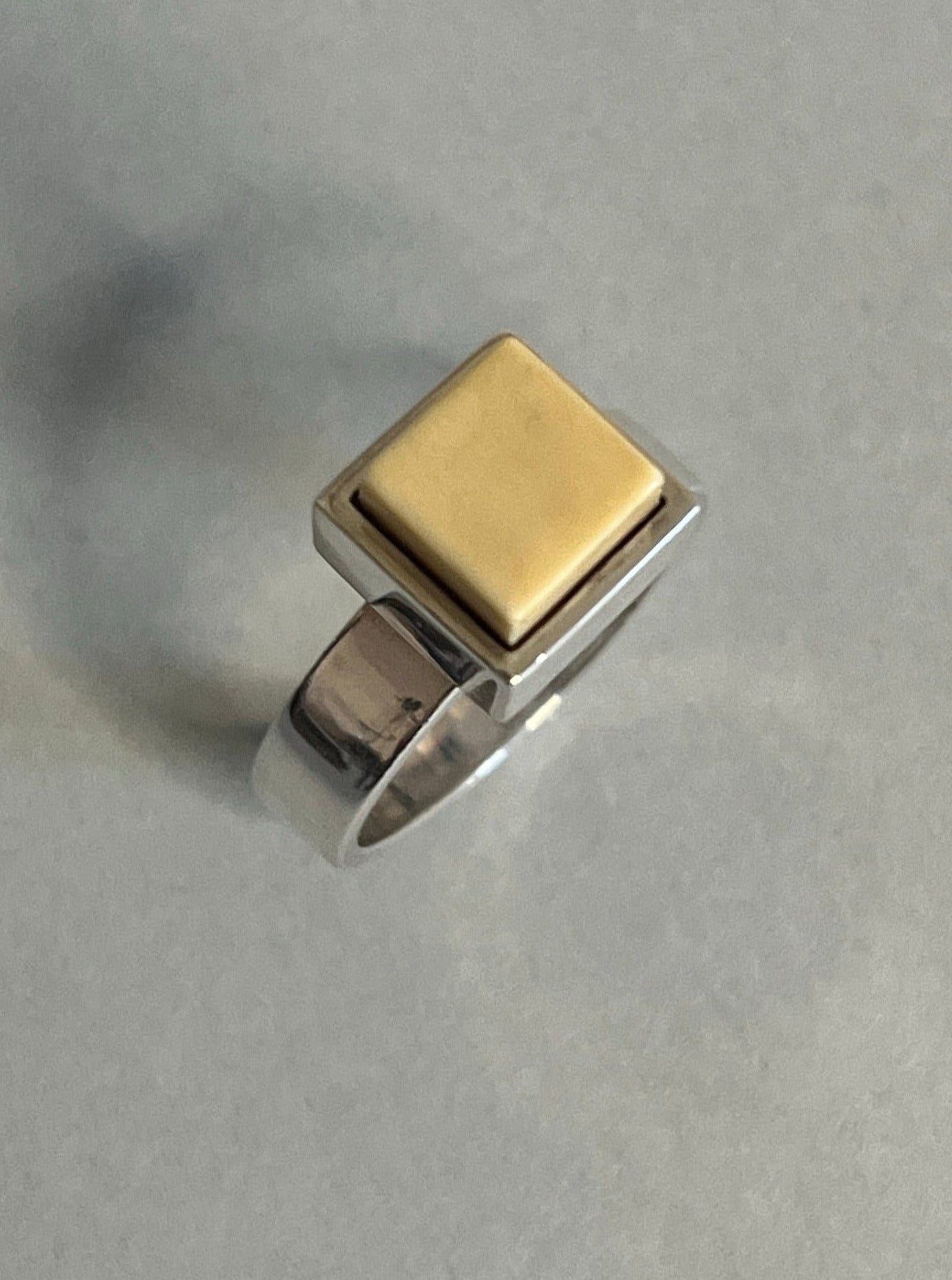 RING WITH SQUARE YELLOW JADE STONE