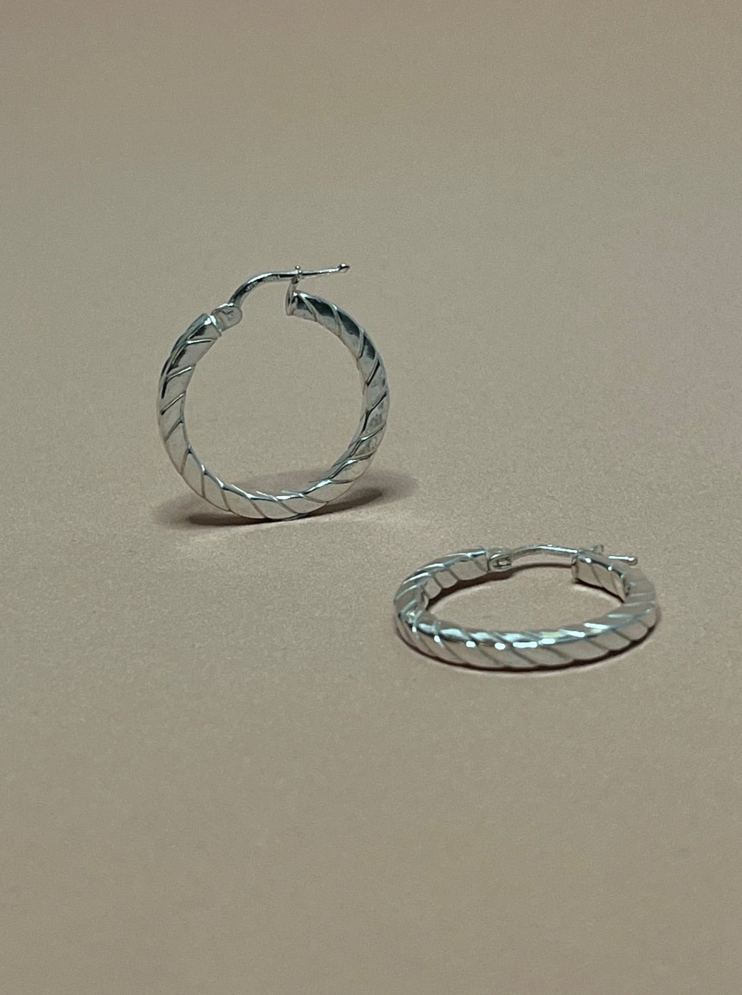 TWISTED SQUARE WIRE HOOPS