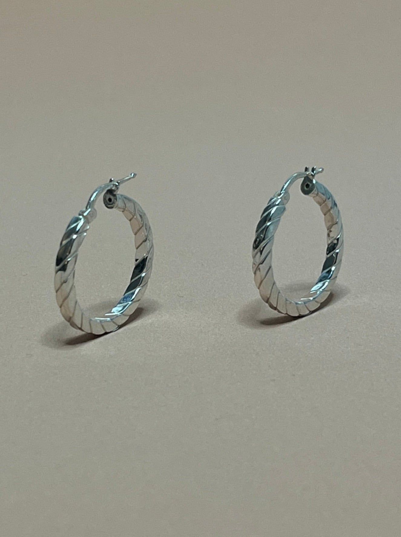 TWISTED SQUARE WIRE HOOPS