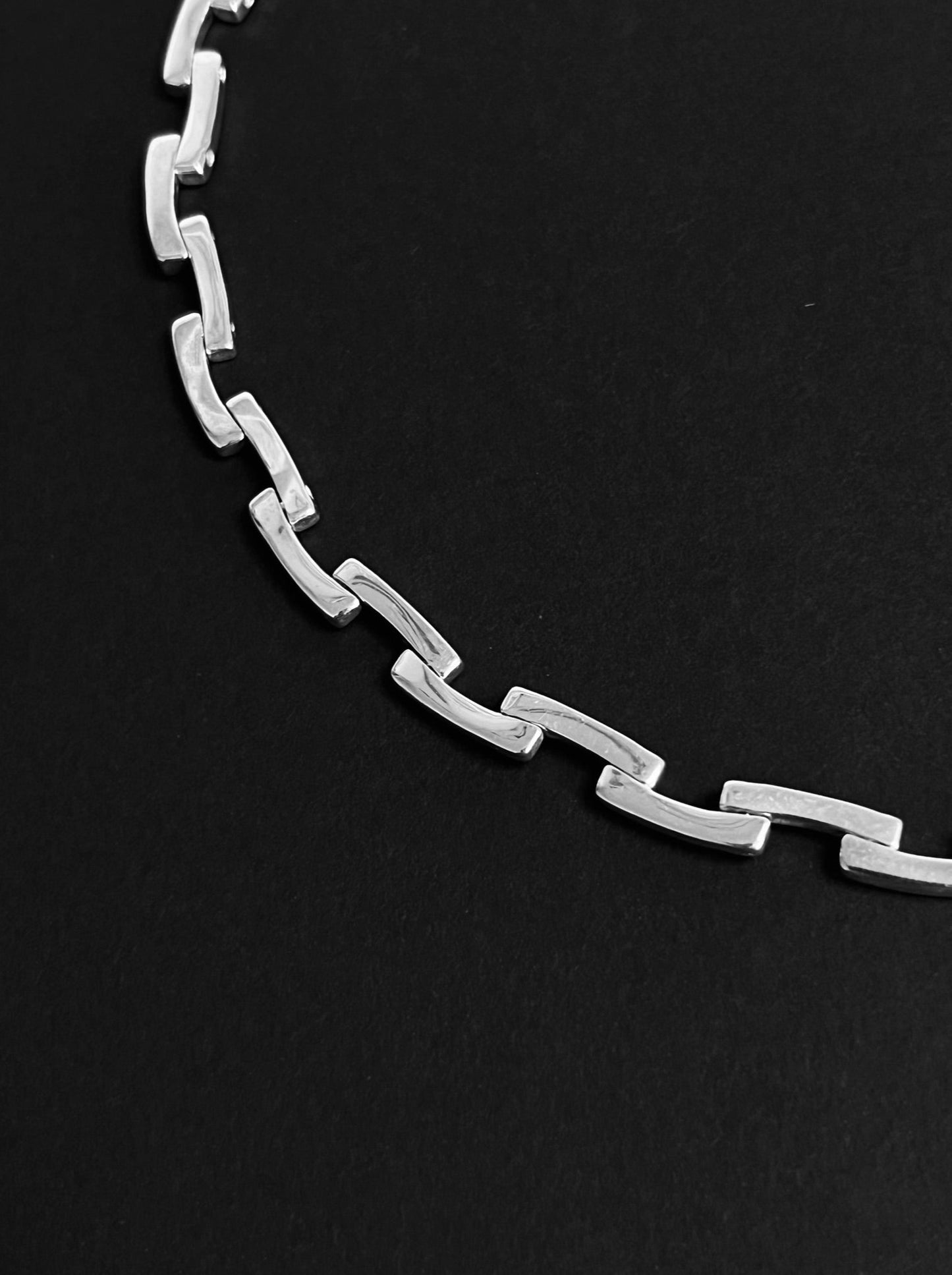 SHIFTED LINE CHOKER NECKLACE